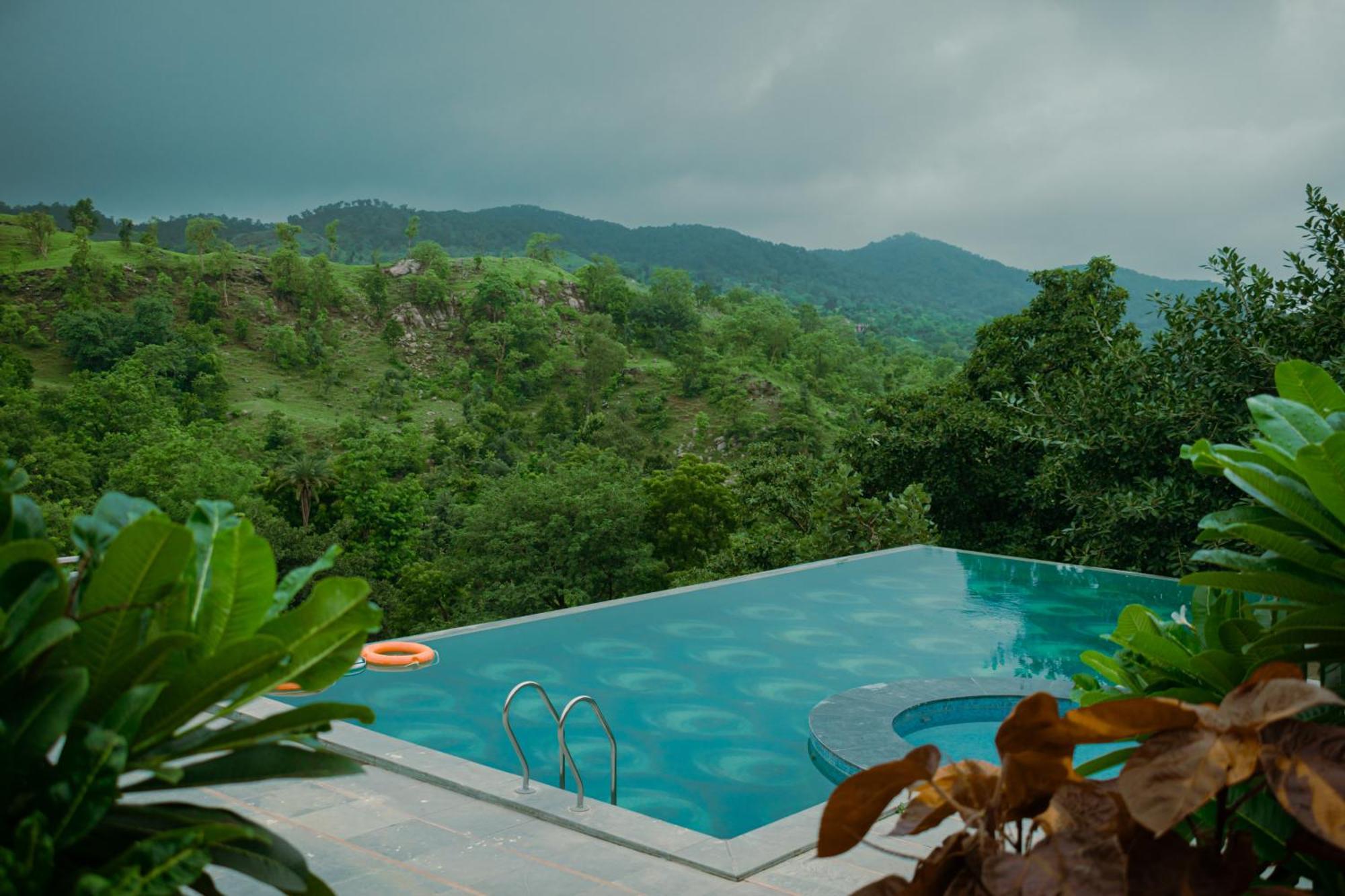 The Sky Imperial Pavoreal Jungle Resort Kumbhalgarh Exterior foto
