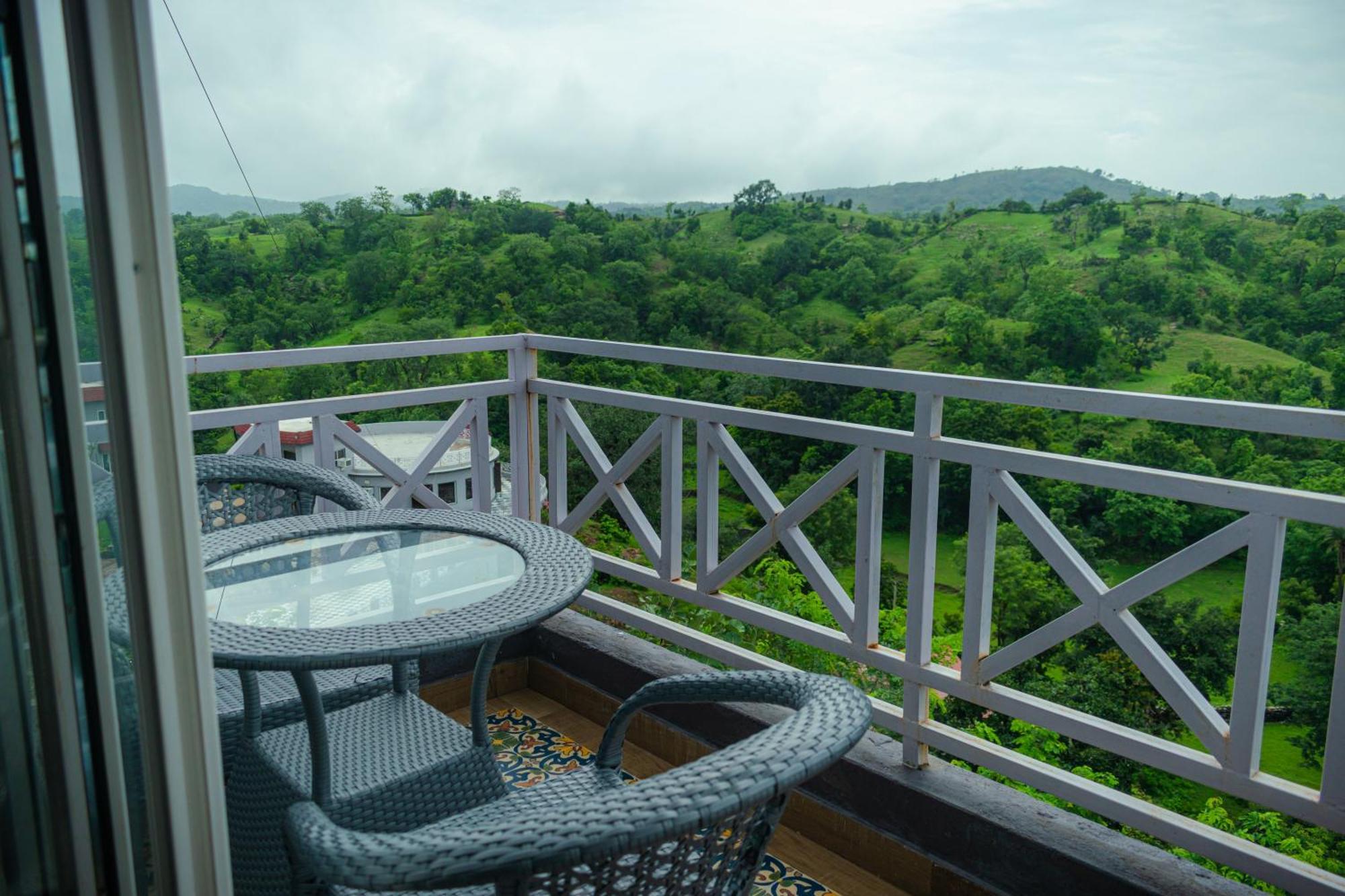 The Sky Imperial Pavoreal Jungle Resort Kumbhalgarh Exterior foto
